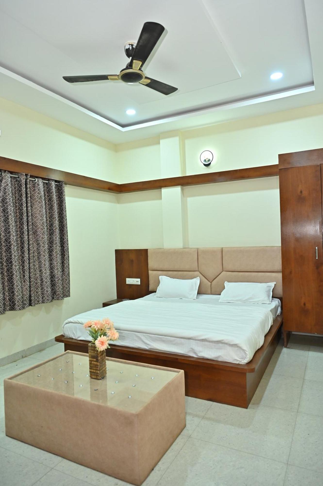 Indore Palace Экстерьер фото