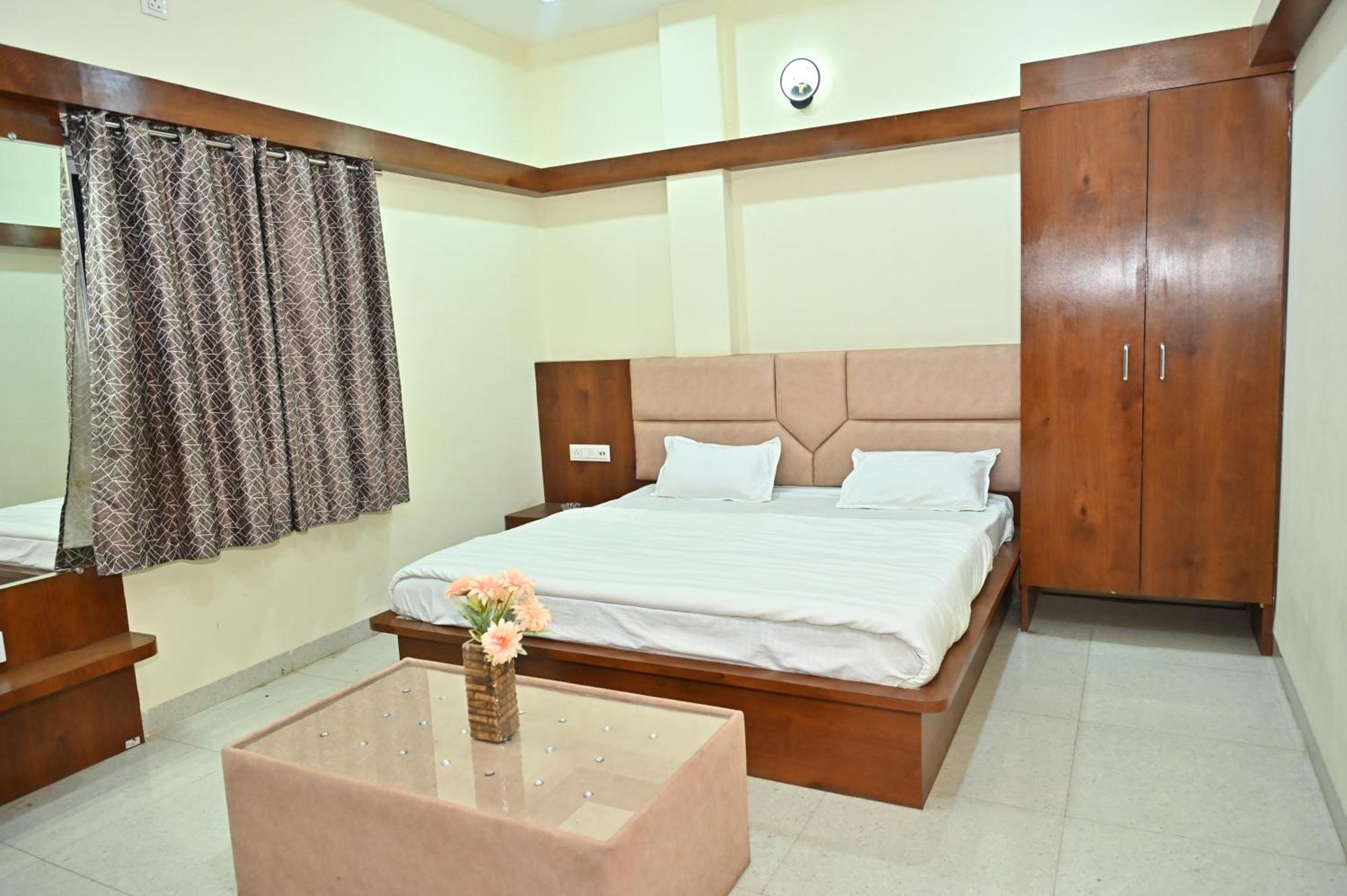 Indore Palace Экстерьер фото